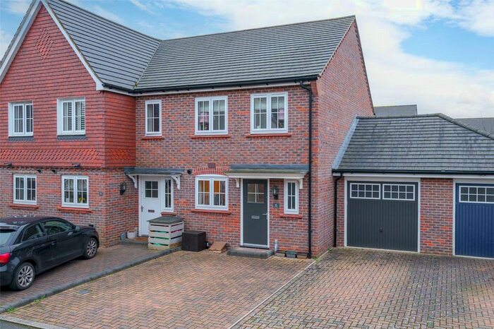 2 Bedroom End Of Terrace House To Rent In Addington Gardens, Woodley, Reading, Berkshire, RG5