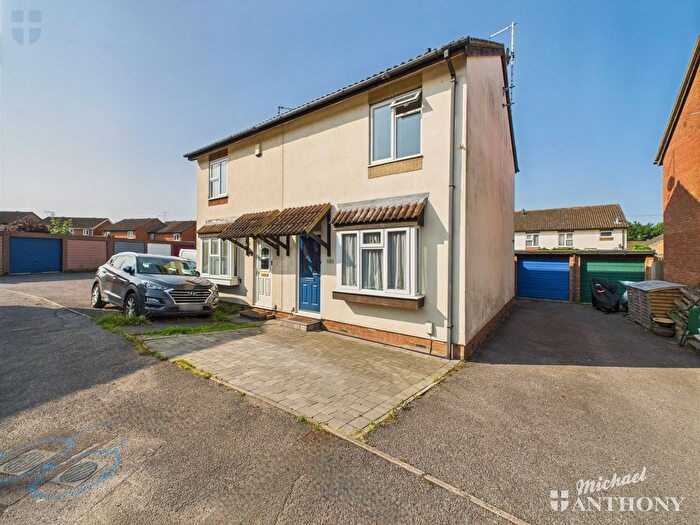 2 Bedroom Semi-Detached House For Sale In Ravensbourne Road, Aylesbury, Buckinghamshire, HP21