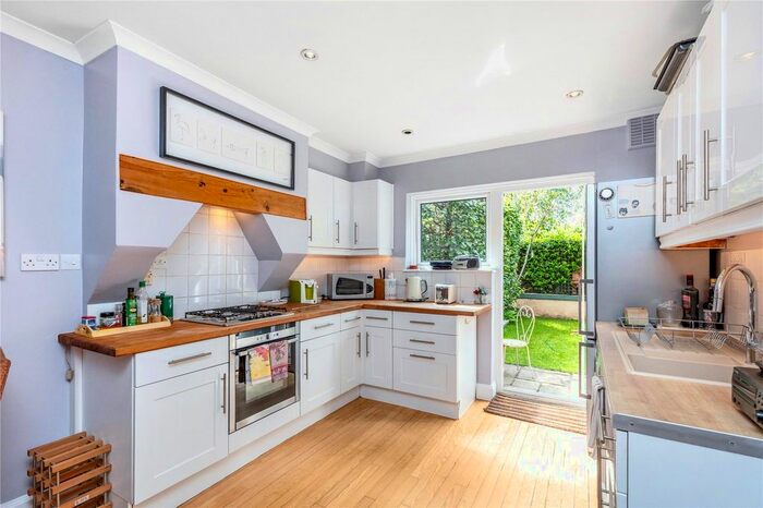 2 Bedroom Flat To Rent In Oakbury Road, Fulham, SW6