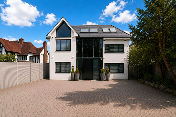5 Bedroom Detached House To Rent In Waggon Road, Hadley Wood, EN4