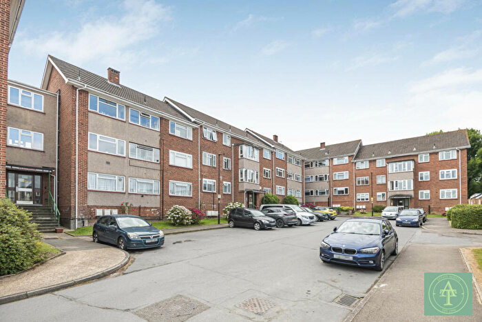 2 Bedroom Flat For Sale In Eversley Park Road, Winchmore Hill, London, N21