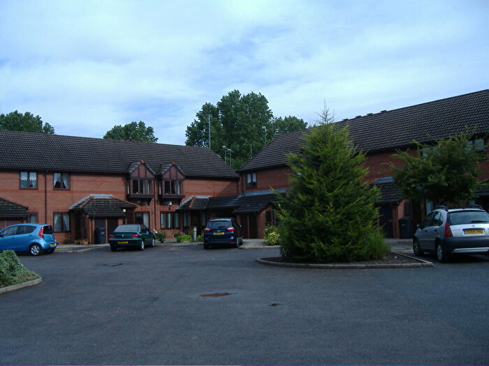 2 Bedroom Flat To Rent In Alnwick Drive, Ellesmere Port, Ellesmere Port, CH65