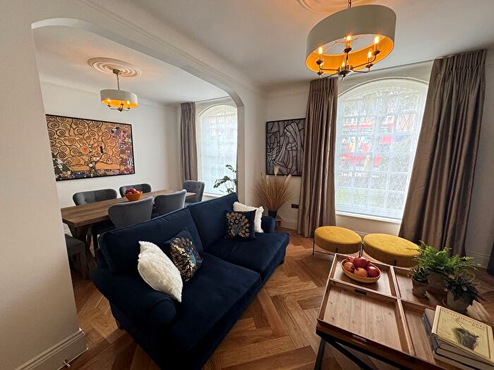 3 Bedroom Flat To Rent In Montrose Court, Temple Fortune, London, NW11