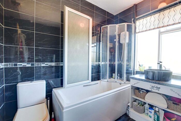3 Bedroom Semi-Detached House For Sale In Welford Road, Knighton, Leicester, LE2