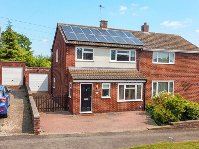 3 Bedroom Semi-Detached House For Sale In Pipit Rise, Bedford, MK41