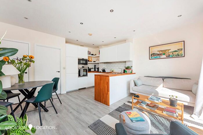 2 Bedroom Flat For Sale In Manor Road, Latitude Apartments, N16