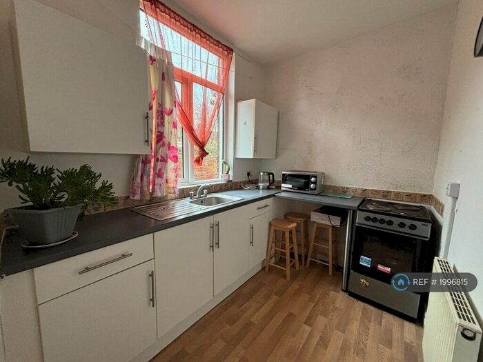 Studio To Rent In Boulevard, Hull, HU3