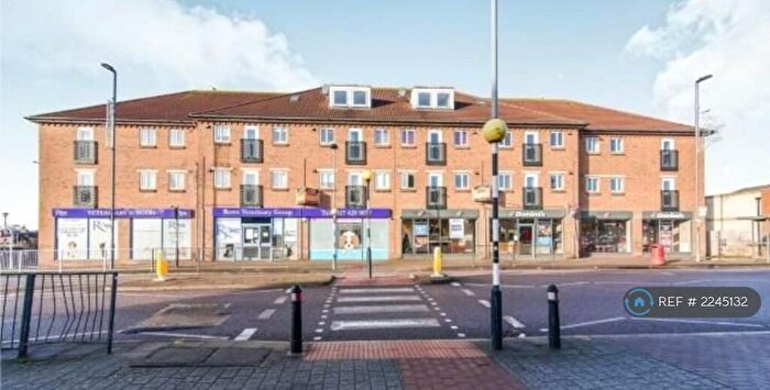 2 Bedroom Flat To Rent In Cabot Court, Bristol, BS7
