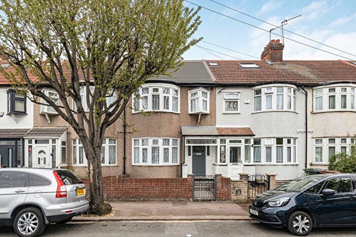 3 Bedroom Semi Detached House To Rent In Sanderstead Road, Leyton, E10
