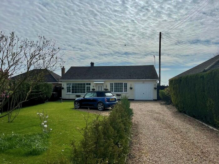 3 Bedroom Detached Bungalow For Sale In Stockwell Gate West, Whaplode, PE12