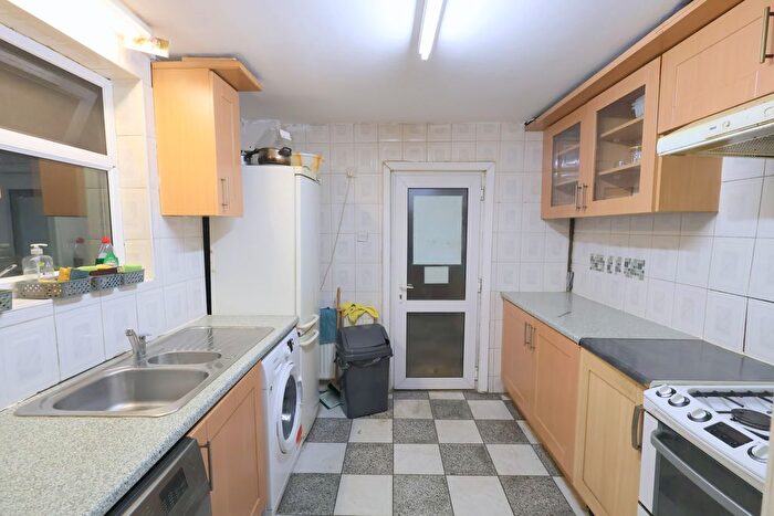 7 Bedroom Terraced House To Rent In West Ham Lane, London, E15