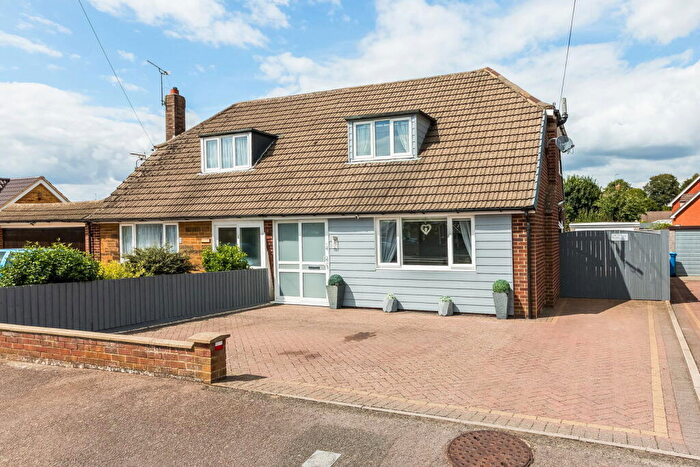 4 Bedroom Semi-Detached House For Sale In Willoughby Road, Banbury, OX16