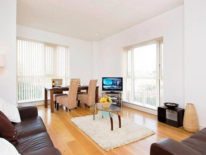 2 Bedroom Flat To Rent In Marsh Wall, Cumbrian House, E14
