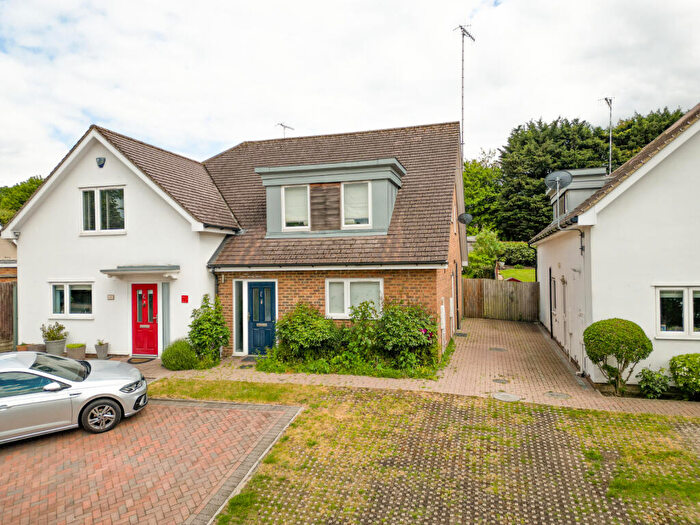 3 Bedroom Semi-Detached House For Sale In Achilles Close, Hemel Hempstead, HP2