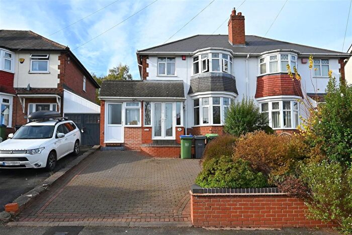 3 Bedroom Semi Detached House For Sale In Woodbourne Road, Bearwood, Birmingham, B67