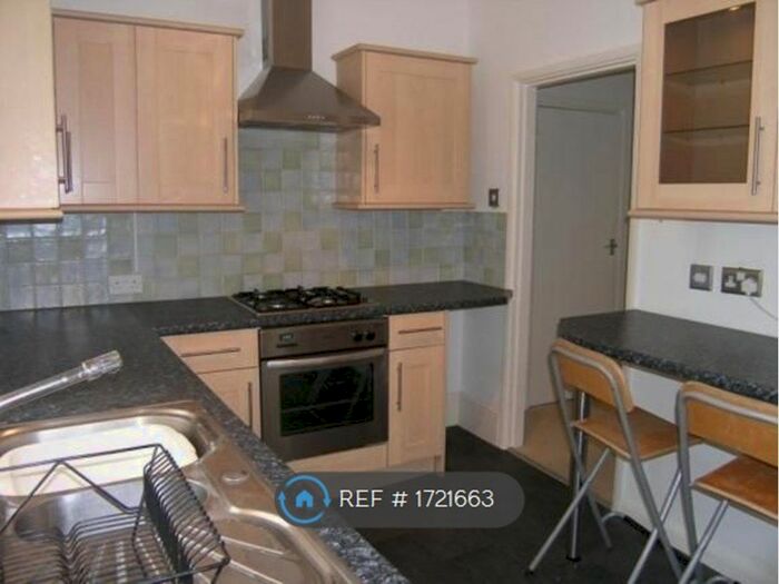 2 Bedroom Flat To Rent In Charterhouse Road, Godalming, GU7