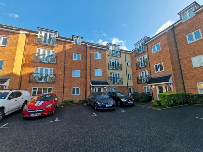 2 Bedroom Flat To Rent In Gwendoline Court, Bryanstone Road, Waltham Cross, EN8