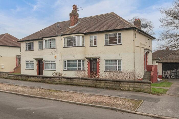 2 Bedroom Flat To Rent In Sandringham Drive, Moortown, Leeds, LS17