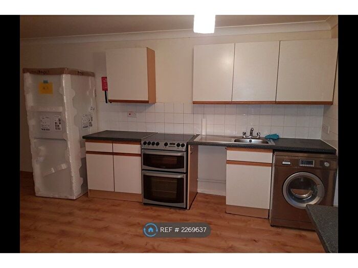 3 Bedroom Bungalow To Rent In St. Dunstans, Coffee Hall, Milton Keynes, MK6