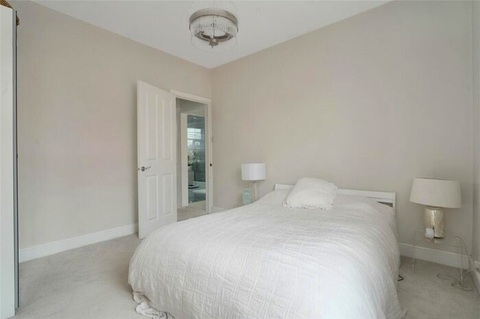 3 Bedroom End Of Terrace House For Sale In Avenue Road Extension, Clarendon Park, Leicester, LE2