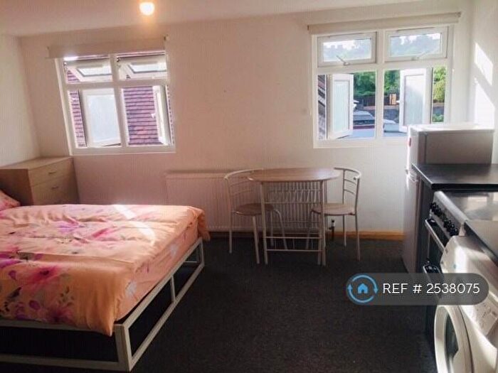 Studio To Rent In Norfolk Avenue, London, N13