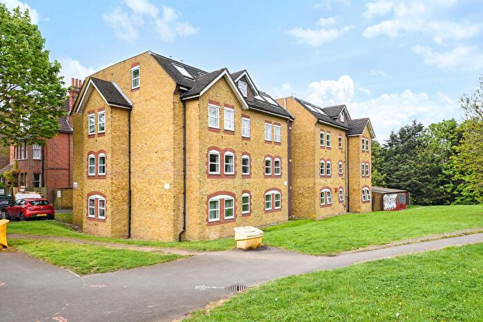 2 Bedroom Flat For Sale In Riggindale Road, London, SW16