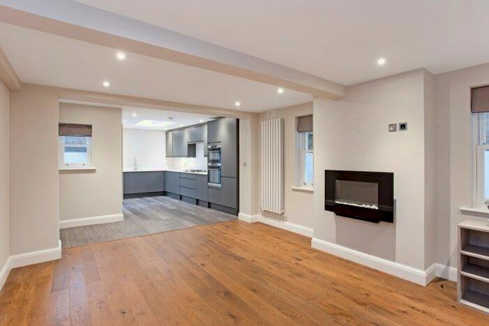 3 Bedroom Flat To Rent In Warwick Gardens, London, W14