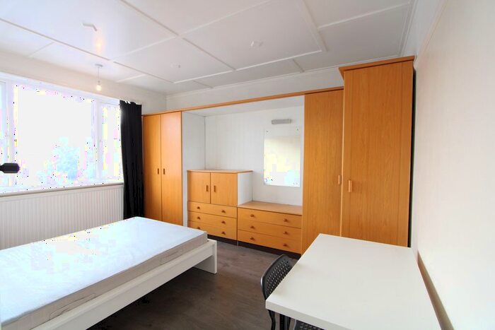 4 Bedroom Terraced House To Rent In Holdernesse Road, Tooting, SW17