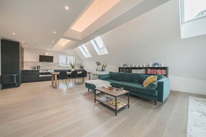 2 Bedroom Flat For Sale In Factory Yard, Hanwell, W7