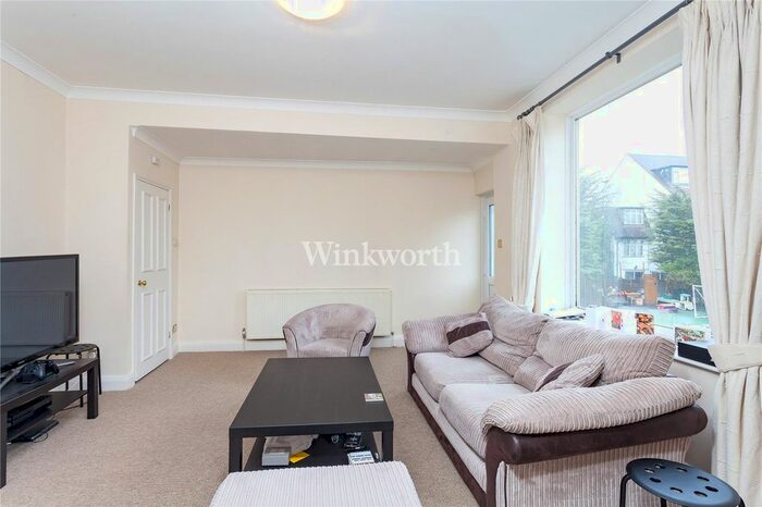 3 Bedroom Flat To Rent In Finchley Road, London, NW11