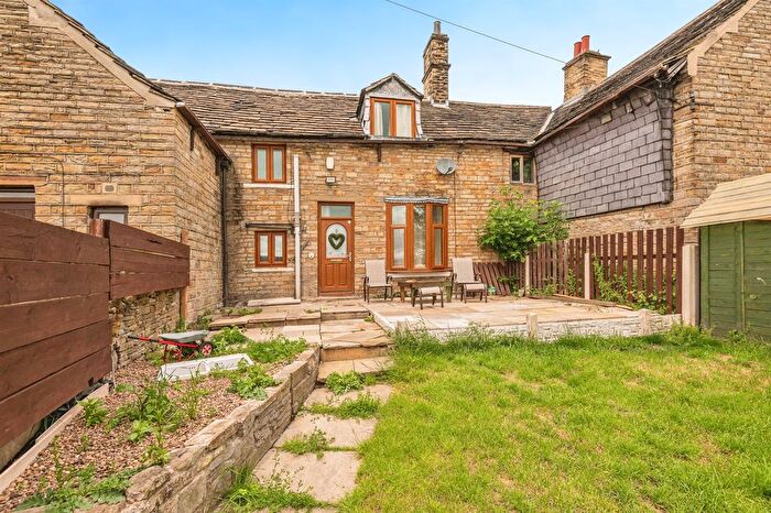 3 Bedroom Terraced House For Sale In Rawthorpe Lane, Huddersfield, HD5