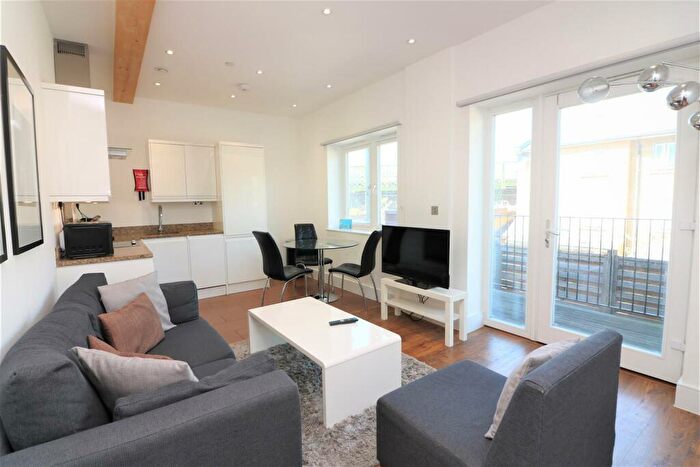 1 Bedroom Apartment To Rent In Commercial Road, Limehouse, E14