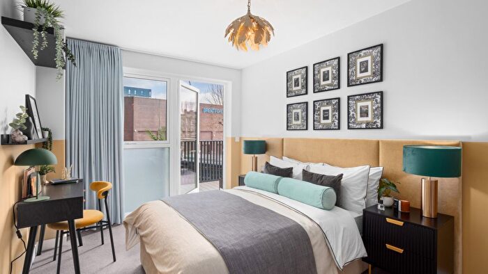 1 Bedroom Flat For Sale In Capital Interchange Way, Brentford, TW8