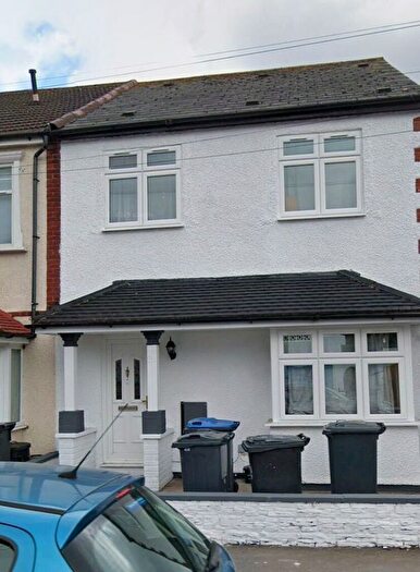 4 Bedroom End Terrace House To Rent In Oaklands Avenue, Thornton Heath, CR7