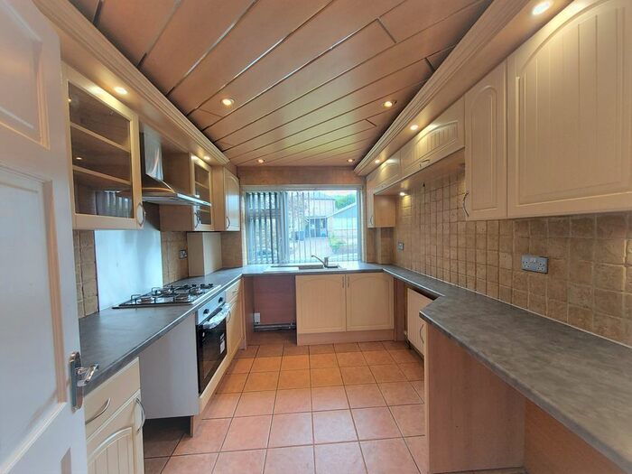 1 Bedroom Flat To Rent In Shay Drive, Bradford, BD9
