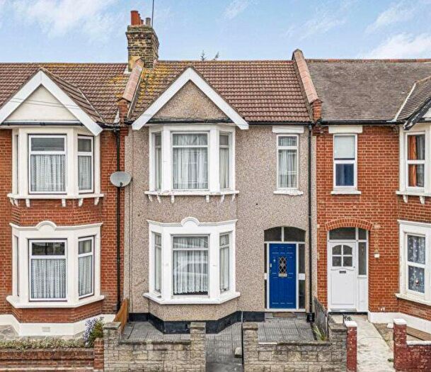 3 Bedroom Terraced House For Sale In Claremont Gardens, Ilford, Essex, IG3