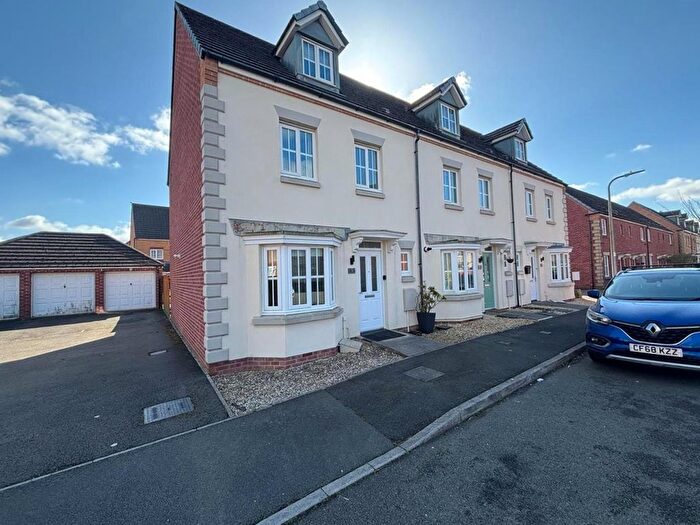 4 Bedroom Town House For Sale In Porth Y Gar, Bynea, Llanelli, SA14