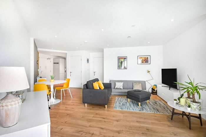 1 Bedroom Flat To Rent In Churchyard Row, Elephant And Castle, London, SE11