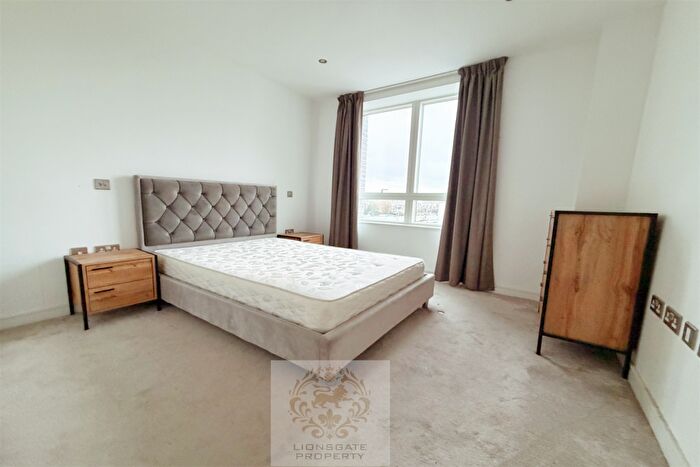 2 Bedroom Apartment To Rent In Grant Road, London, SW11