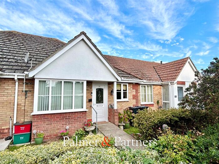 2 Bedroom Bungalow For Sale In Lyon Close, Clacton-on-Sea, Essex, CO15