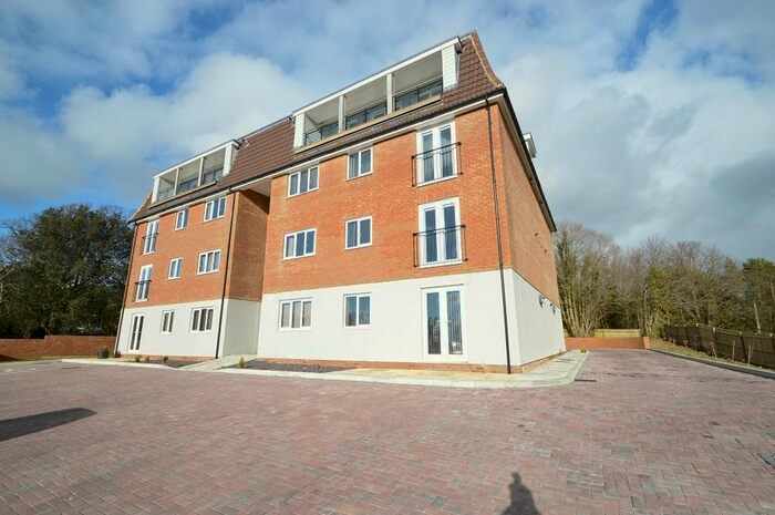 2 Bedroom Flat For Sale In The Ridge, Hastings, East Sussex, TN34