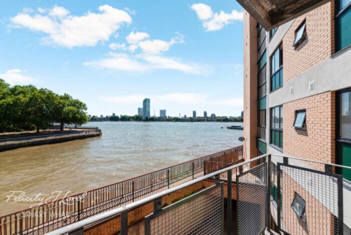 2 Bedroom Apartment For Sale In Old Bellgate Place, London, E14