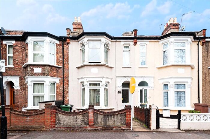 3 Bedroom Terraced House To Rent In Lansdowne Road, Walthamstow, London, E17