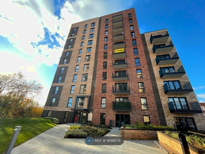 3 Bedroom Flat To Rent In May House, Watford, WD18