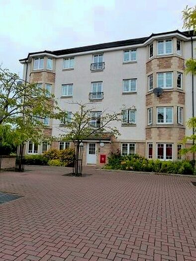 2 Bedroom Flat To Rent In Simpson Square, Perth, PH1
