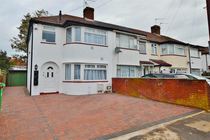 1 Bedroom Maisonette To Rent In Cornwall Avenue, Slough, Berkshire, SL2