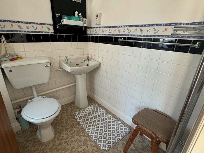 2 Bedroom Flat For Sale In Sun Valley Drive, Saundersfoot, Pembrokeshire., SA69