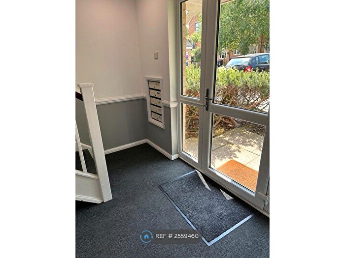 2 Bedroom Flat To Rent In Alexandra Gardens, Woking, GU21