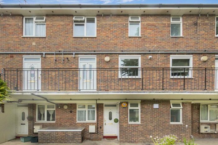 Studio To Rent In Whitehall Park Road, London, W4