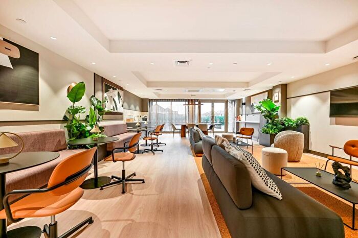 2 Bedroom Flat To Rent In The Oakgate, Leatherhead, KT22